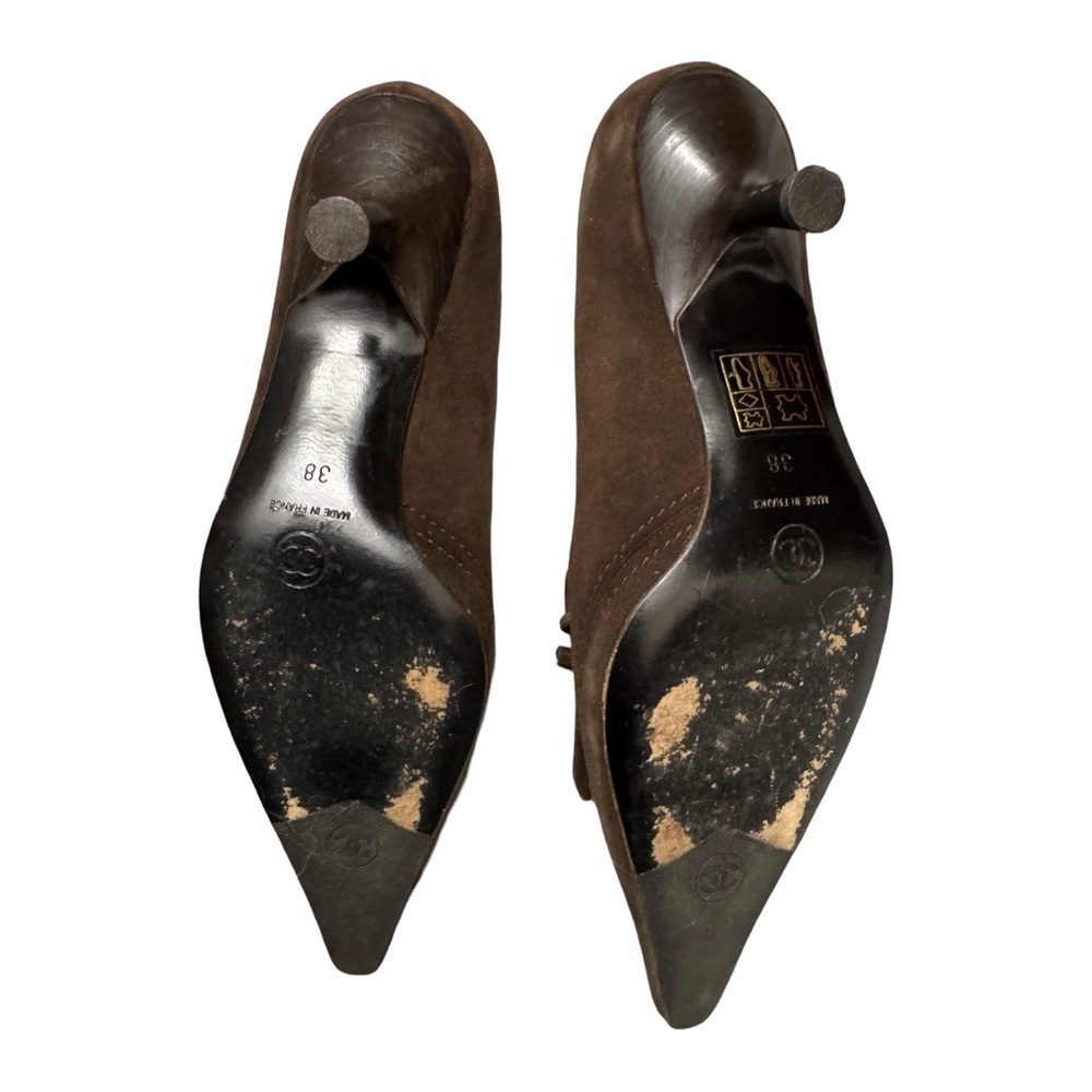 Chanel CC Fringed Suede Pumps EU 38 US 7.5 Brown Kitten Heel Classic Old Money - Picture 4 of 15